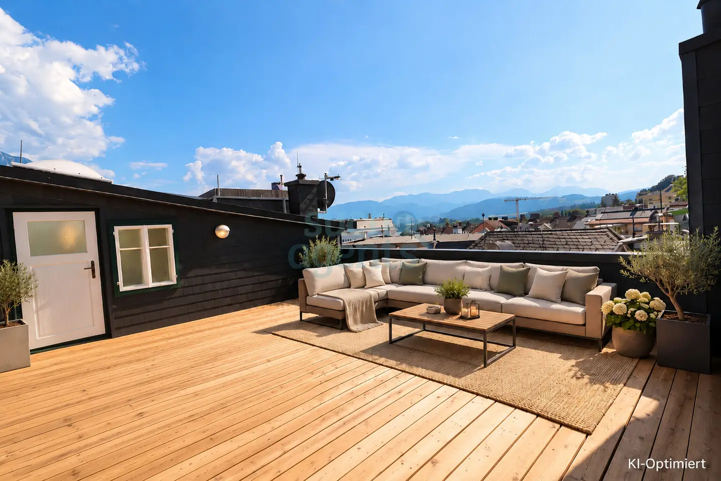 Attic apartment with roof terrace in old town