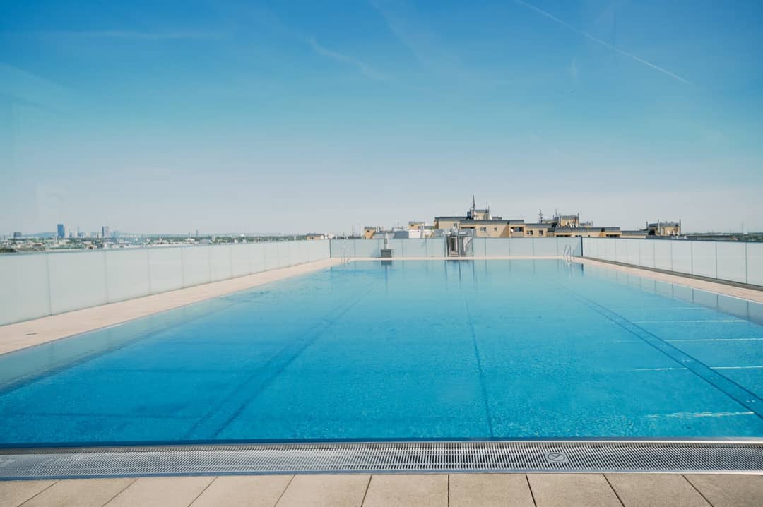Wohnung mit Dachpool und Loggia möbliert