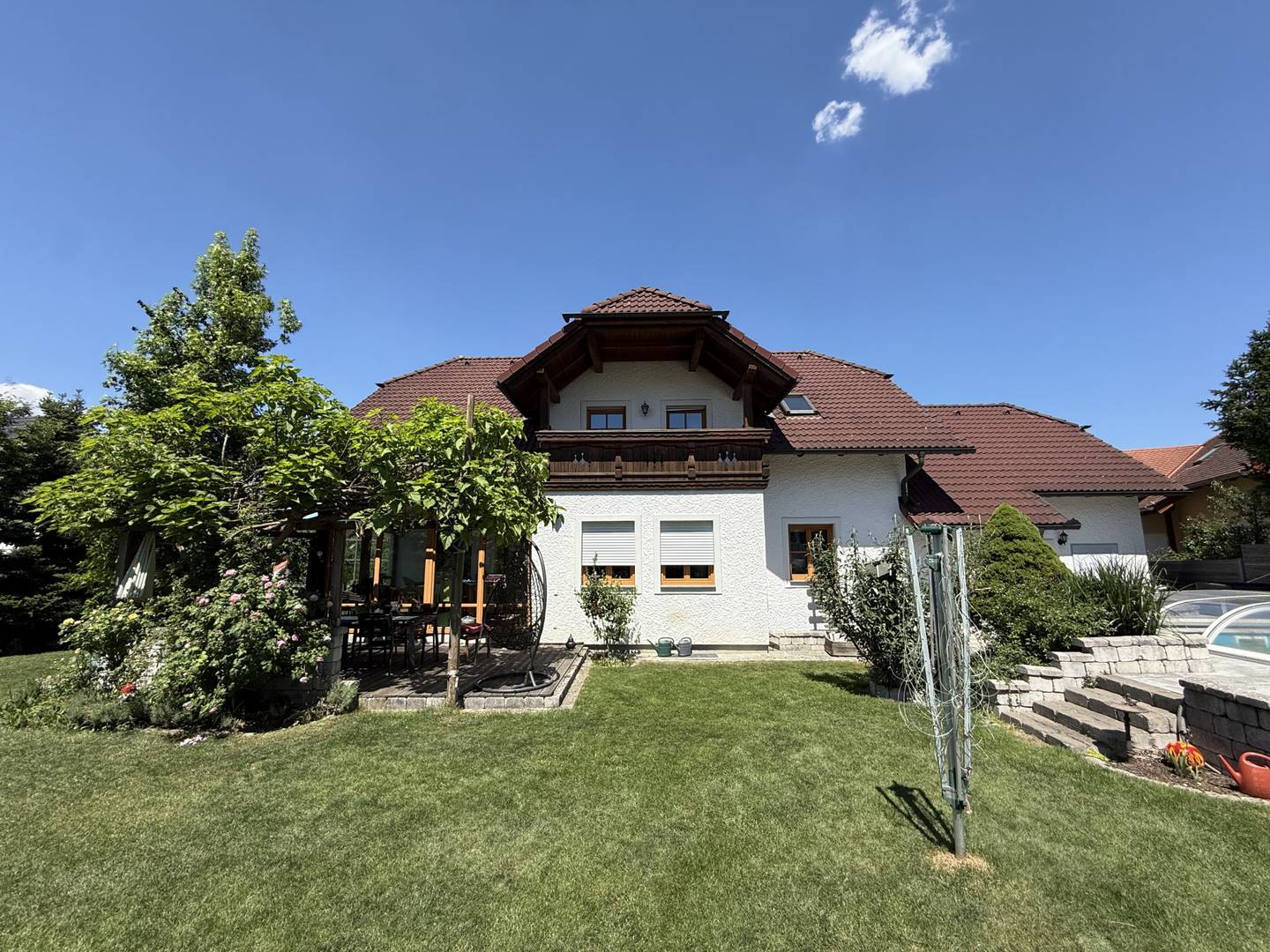 Hochwertiges Einfamilienhaus mit Wintergarten und Pool in ruhiger Lage