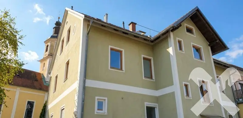 Apartment on the top floor with existing tenant