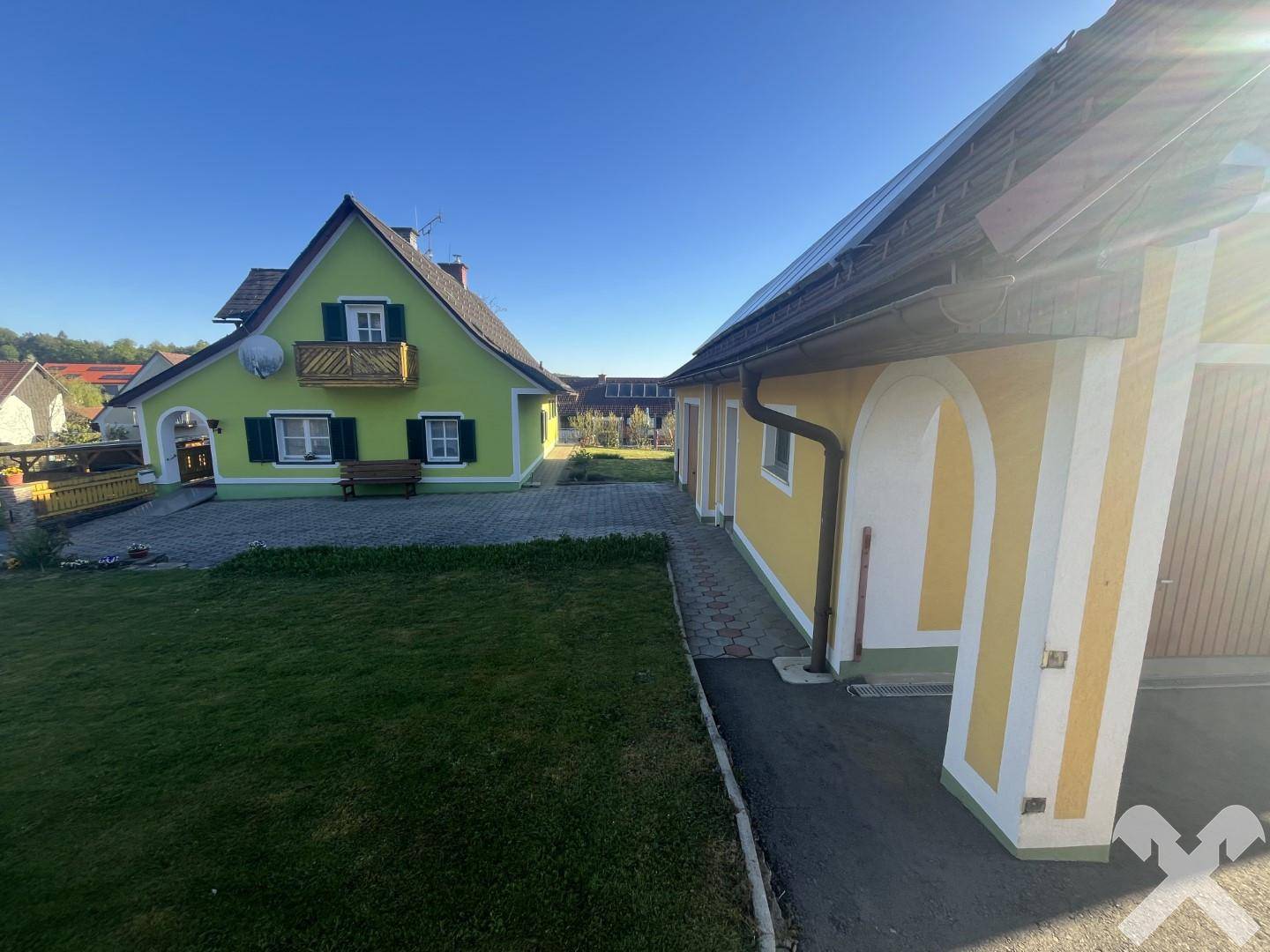Einfamilienhaus mit Garten und Balkon in ruhiger Lage