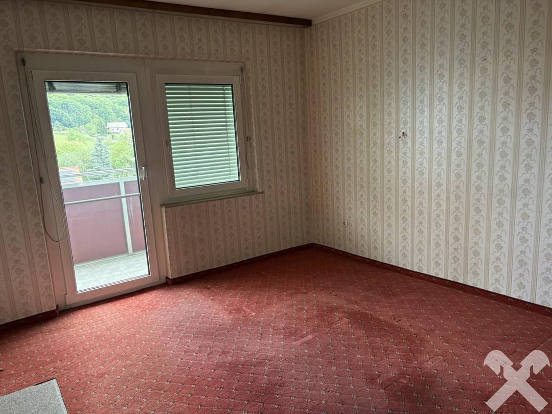 Zimmer mit Balkonzugang