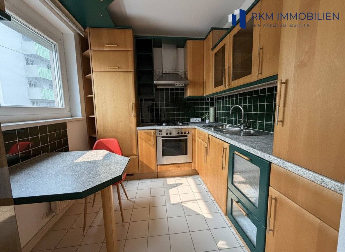Ground floor apartment with kitchen near park