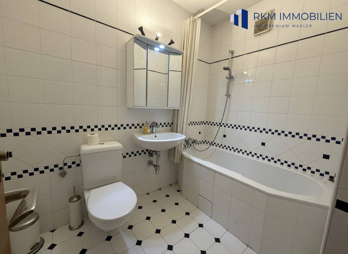 Ground floor apartment with kitchen near park