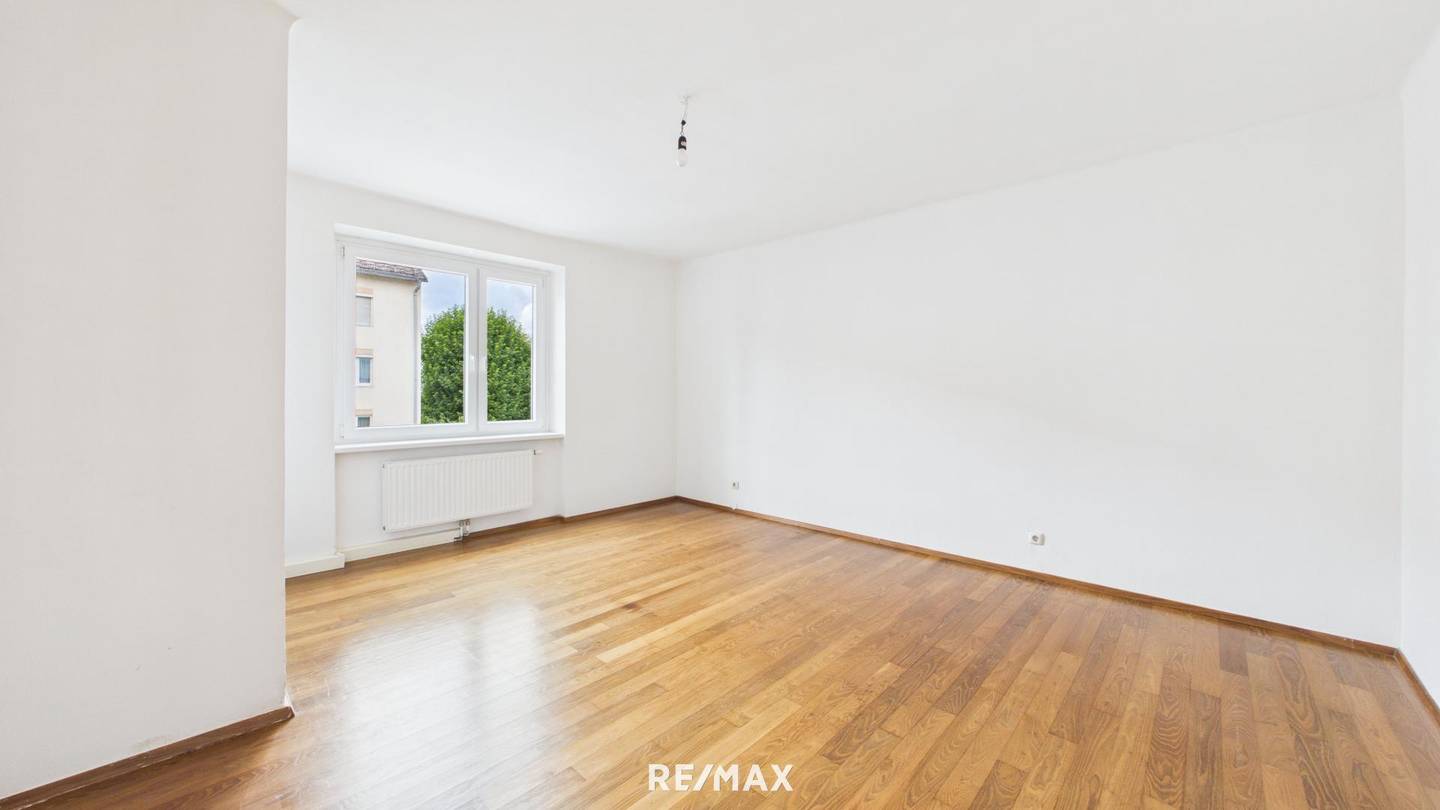 Wohnung nahe zur Straßenbahn mit Stellplatz
