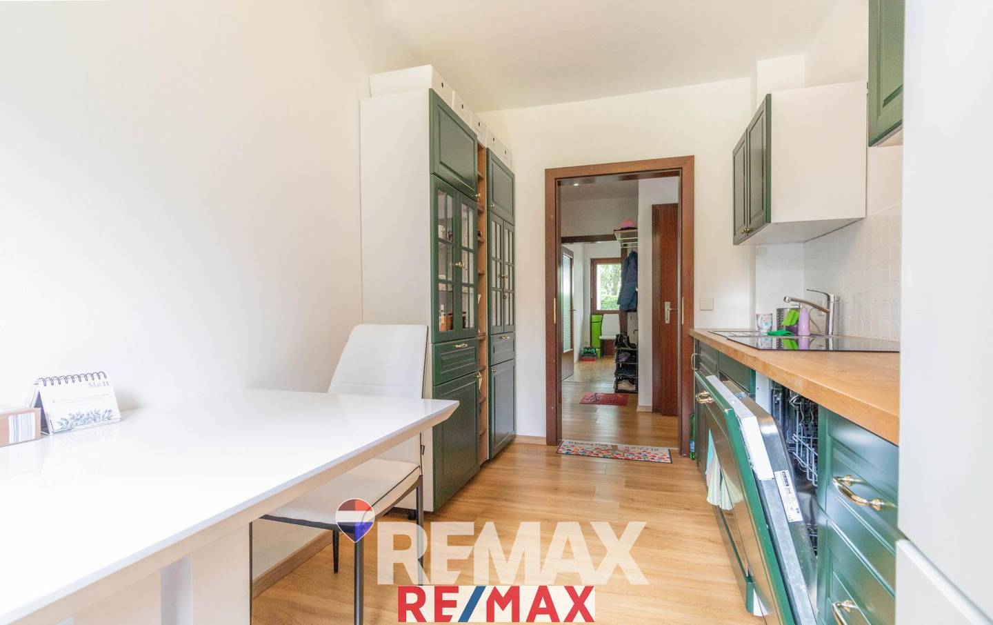 Ground floor apartment with loggia and garage