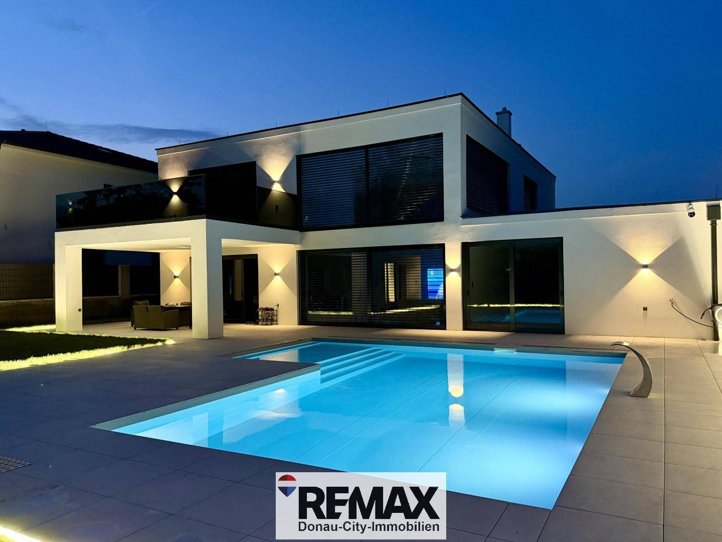 Moderne Villa mit Pool in Schwadorf