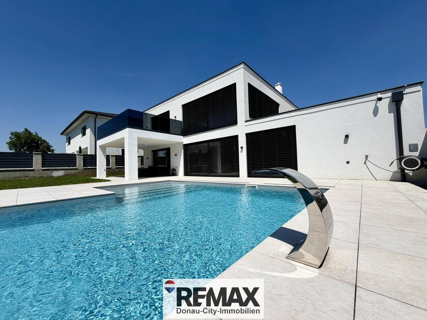 Moderne Villa mit Pool in Schwadorf
