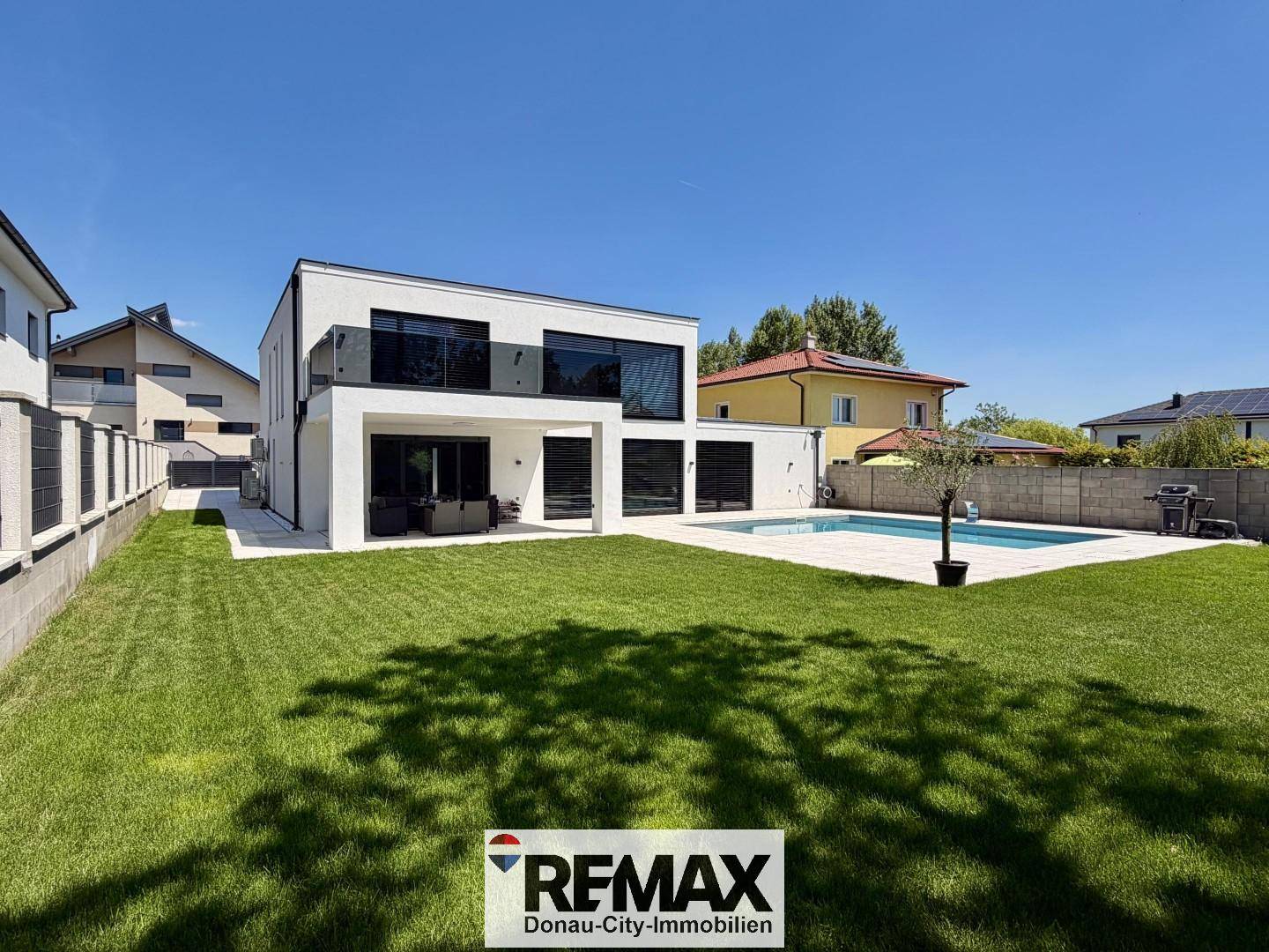 Moderne Villa mit Pool in Schwadorf