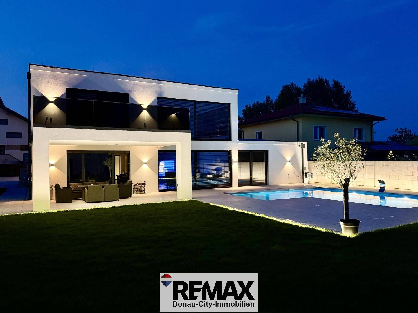 Moderne Villa mit Pool in Schwadorf