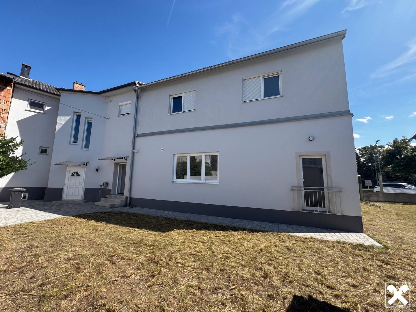Anlegerwohnung mit Eigengarten in generalsaniertem Haus
