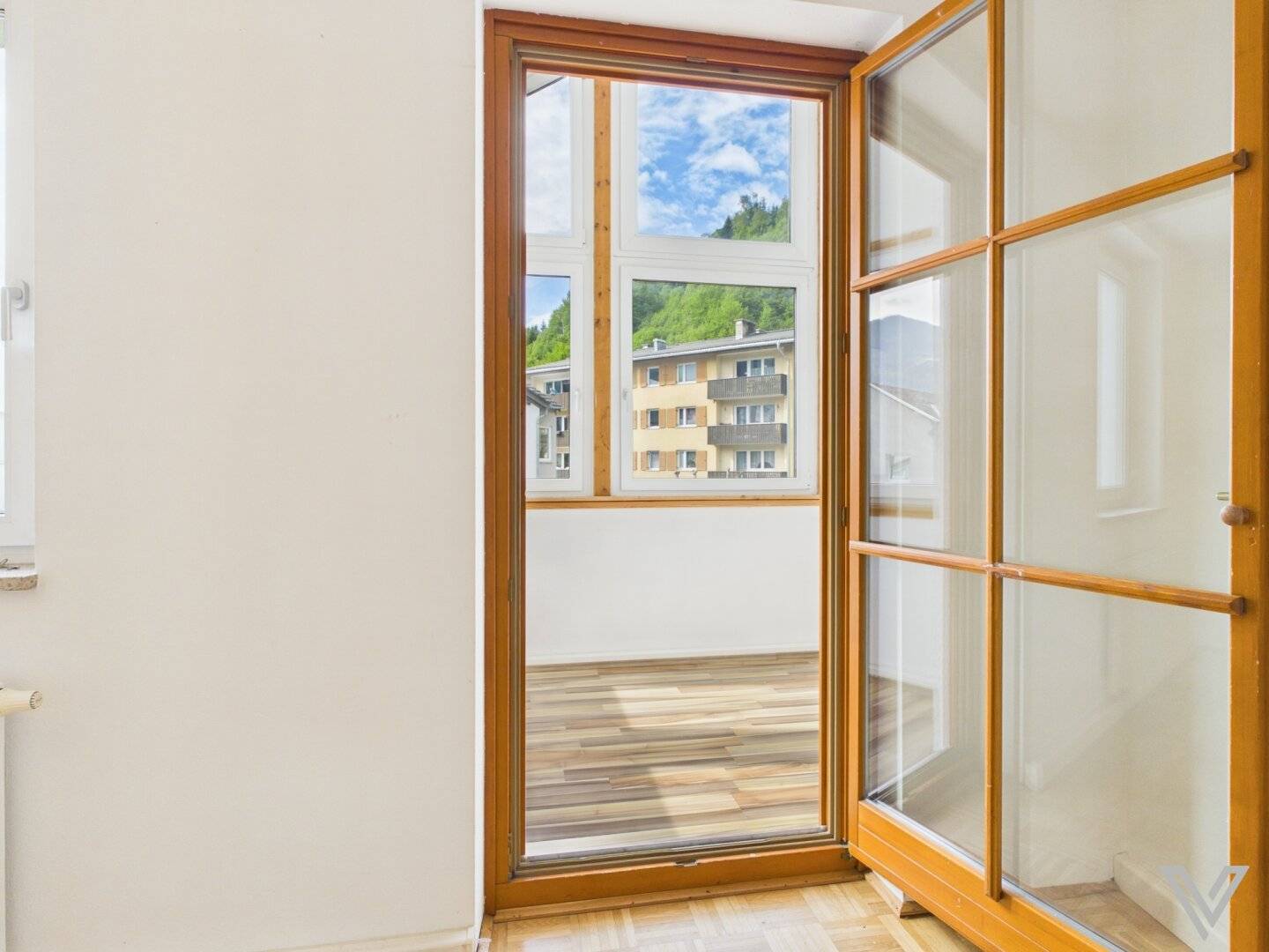 Apartment near the lake with sunroom and underground parking