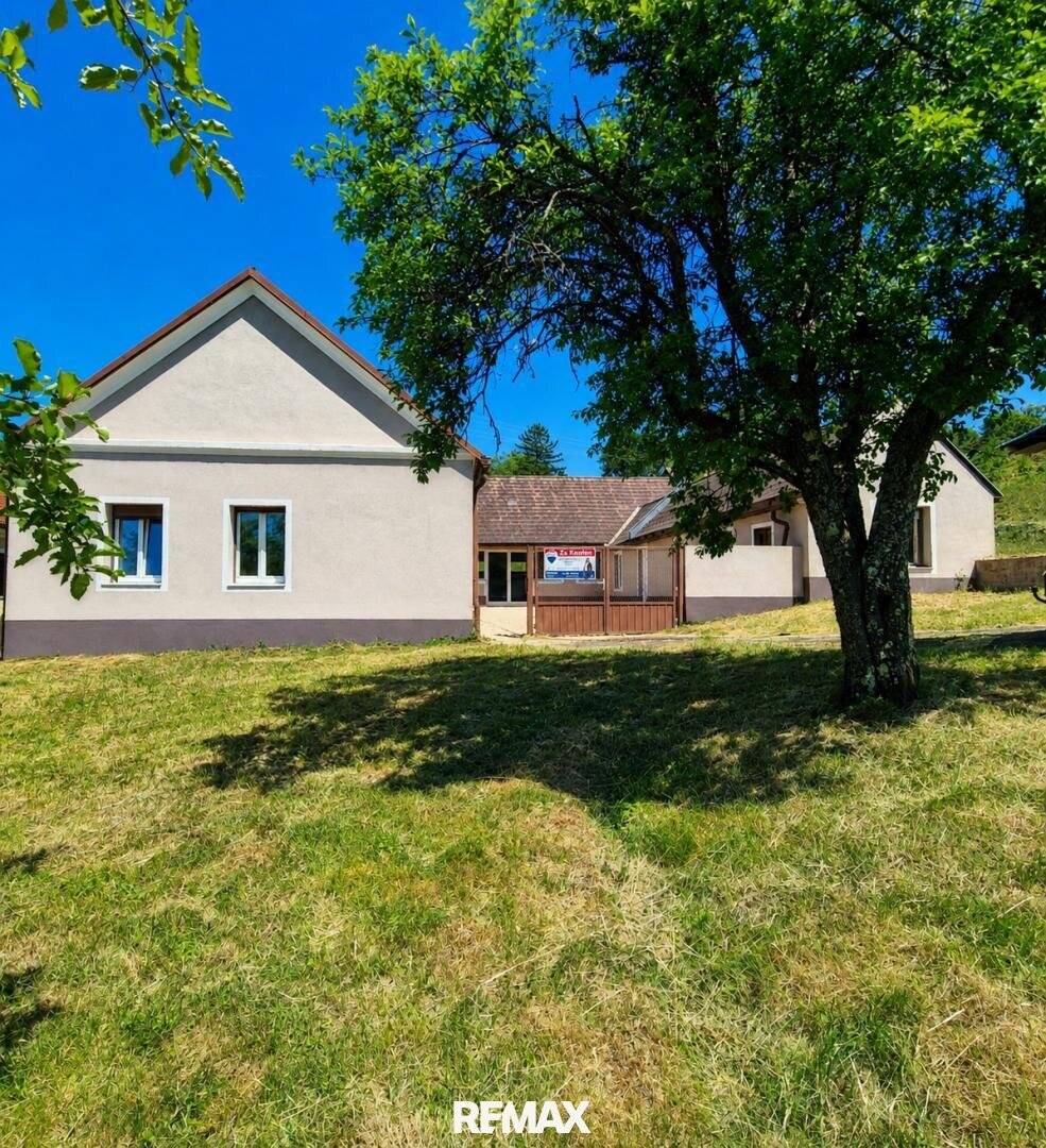 Mehrfamilienhaus mit Innenhof und großem Grundstück in Litzelsdorf