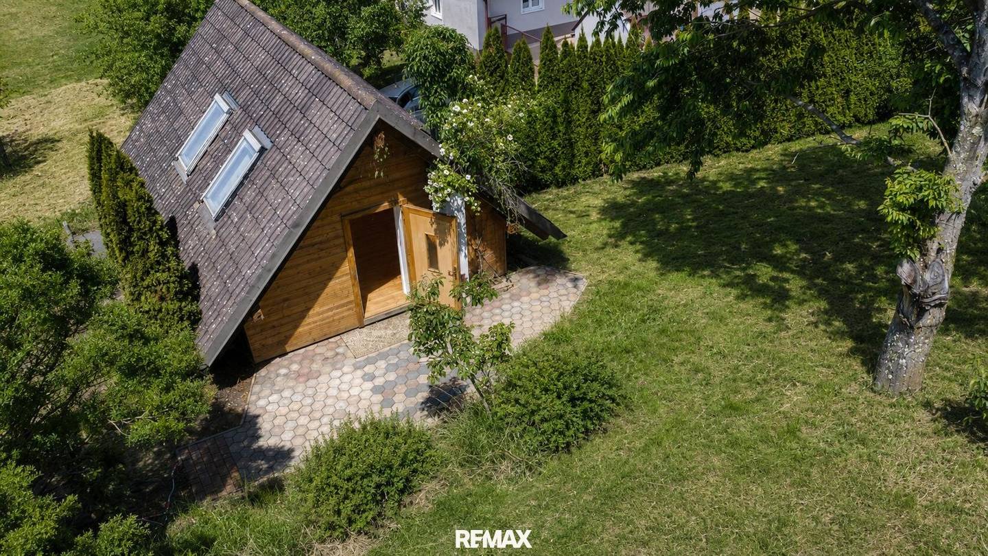Mehrfamilienhaus mit Innenhof und großem Grundstück in Litzelsdorf