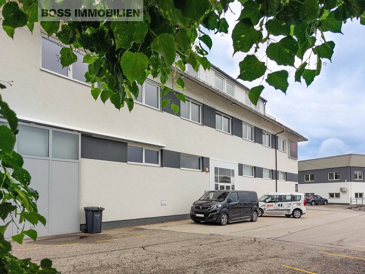 Business space at the TOP location 620 m² and de