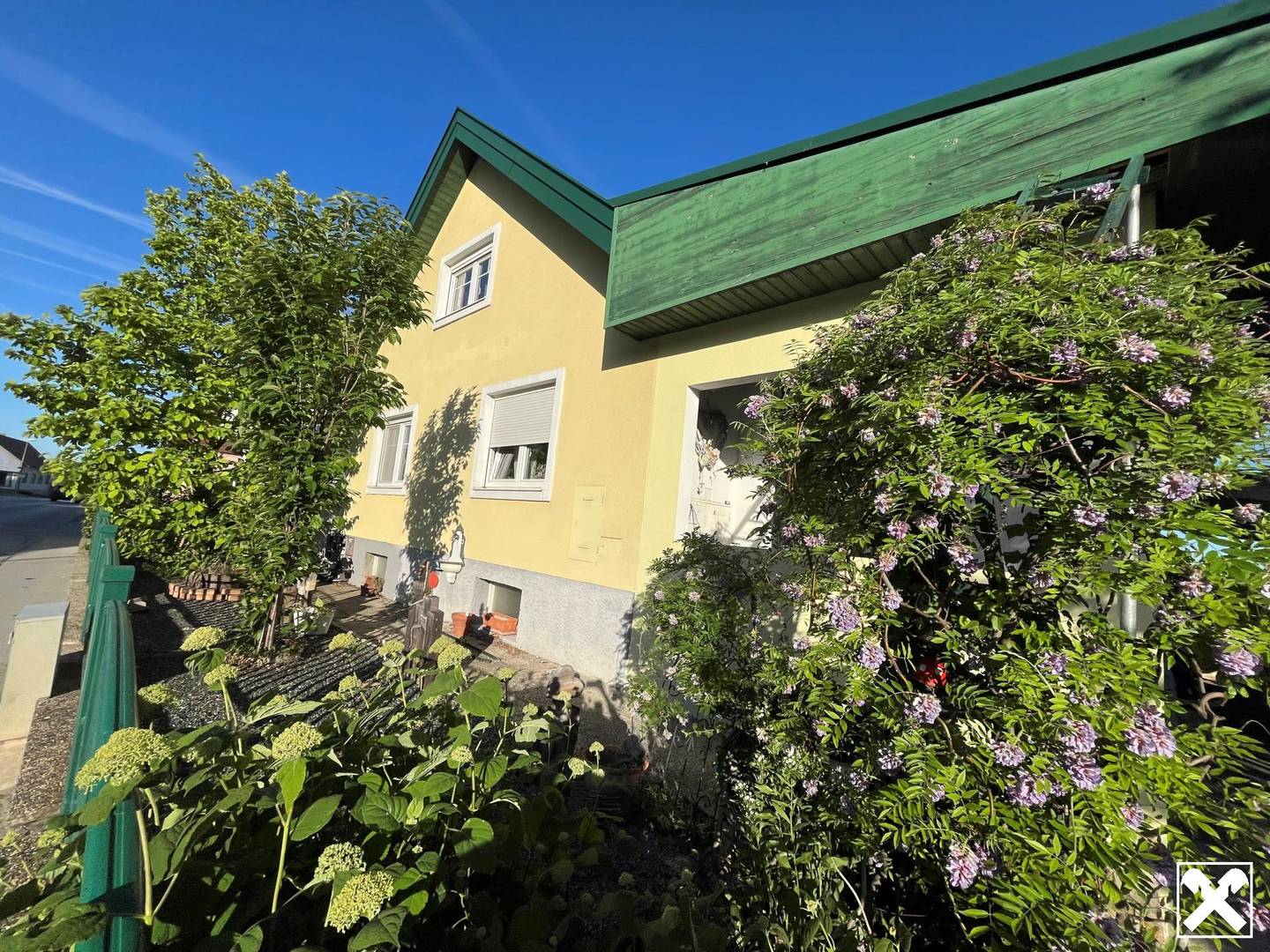 Charmantes Familienhaus mit Pool und Terrasse in Hof am Leithaberge