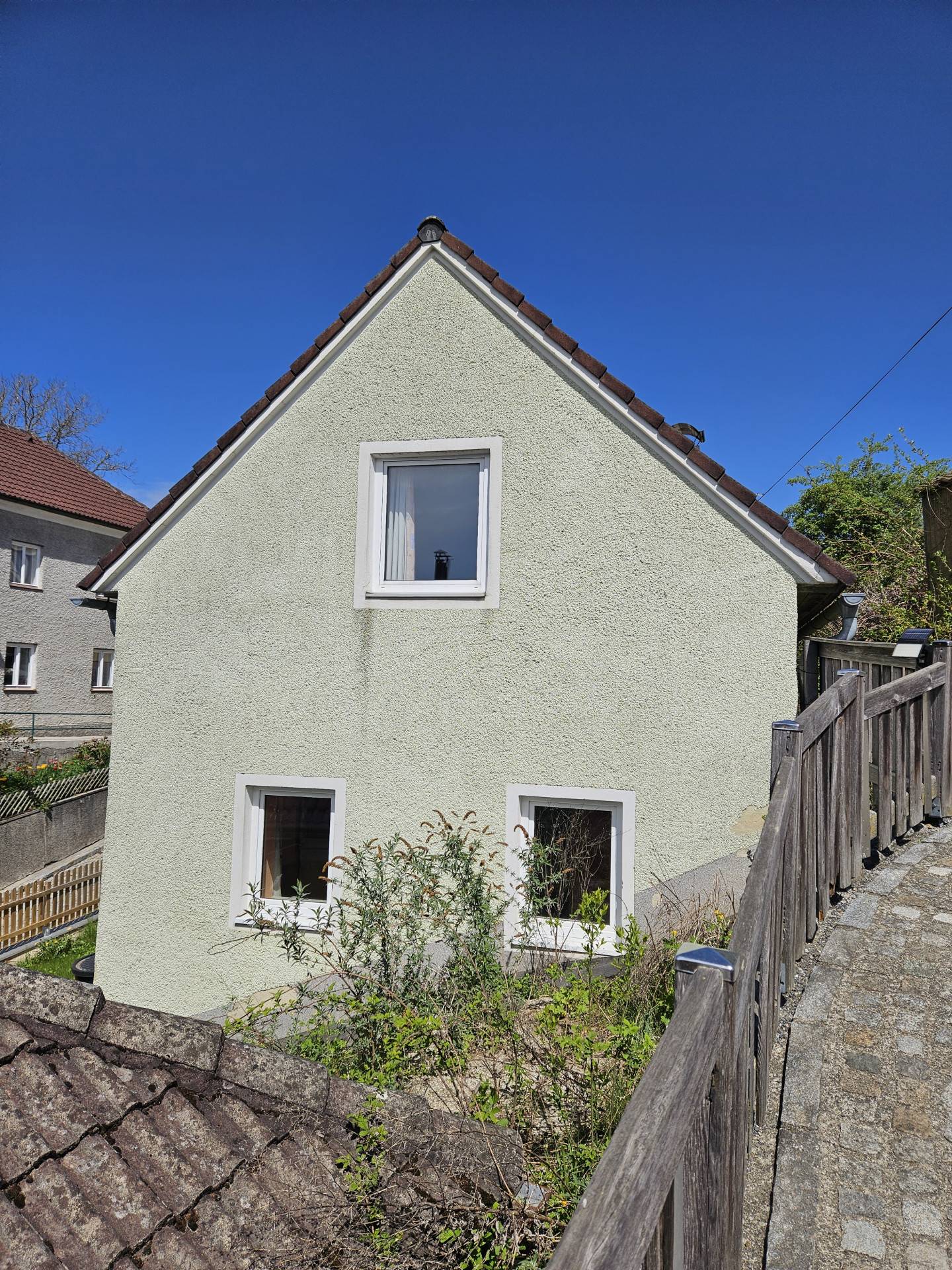 Charming market house with carport and garden in a central location