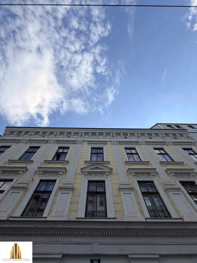 Ruhige Dachgeschosswohnung mit Terrasse nahe U-Bahn