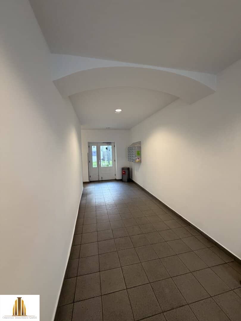 Ruhige Dachgeschosswohnung mit Terrasse nahe U-Bahn