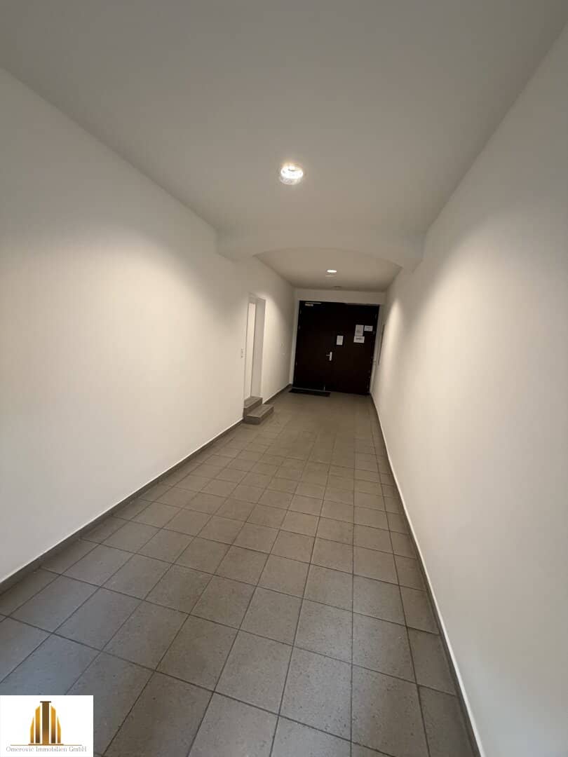 Ruhige Dachgeschosswohnung mit Terrasse nahe U-Bahn
