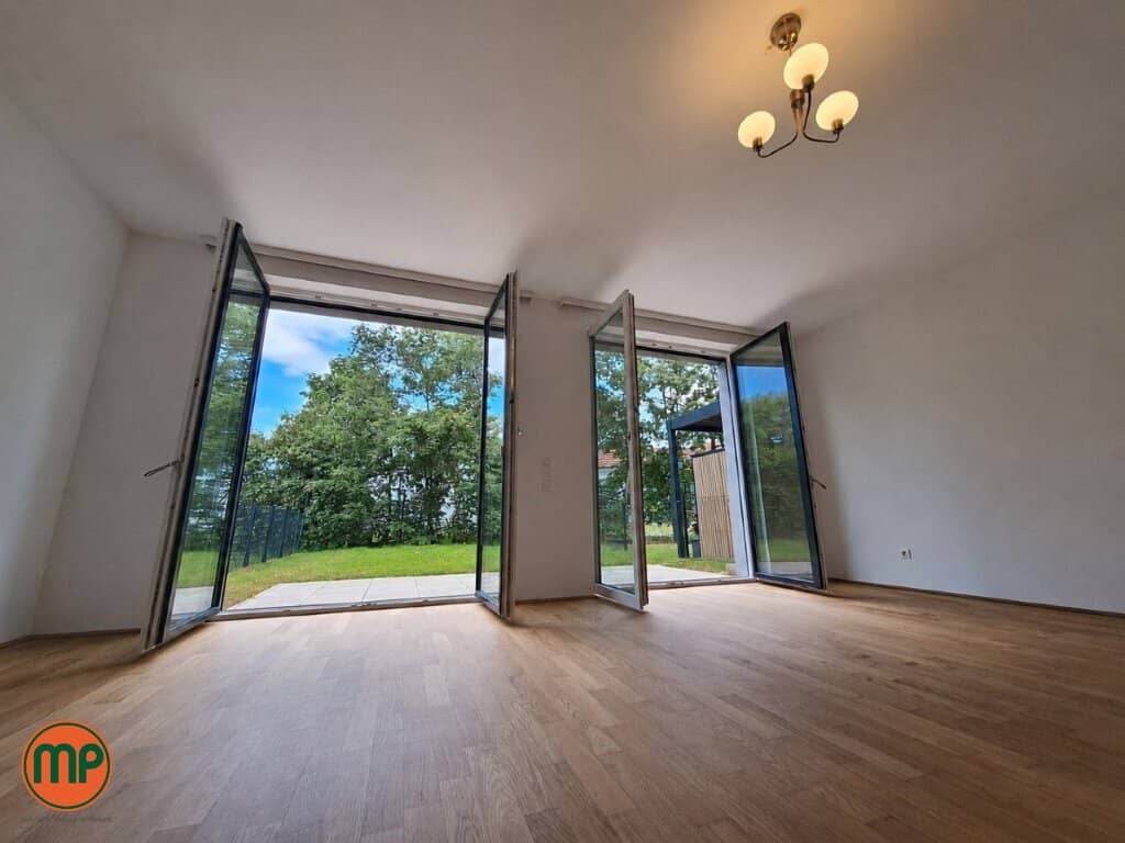 Modernes Reihenhaus mit Dachterrasse und Garten in Felixdorf
