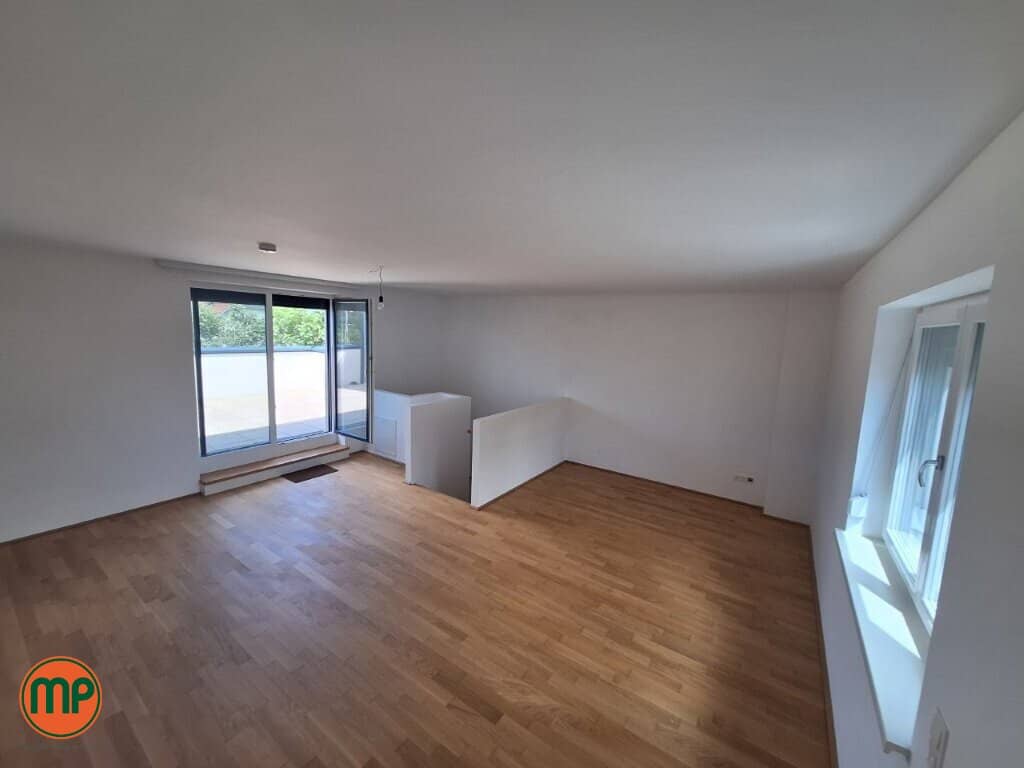 Modernes Reihenhaus mit Dachterrasse und Garten in Felixdorf