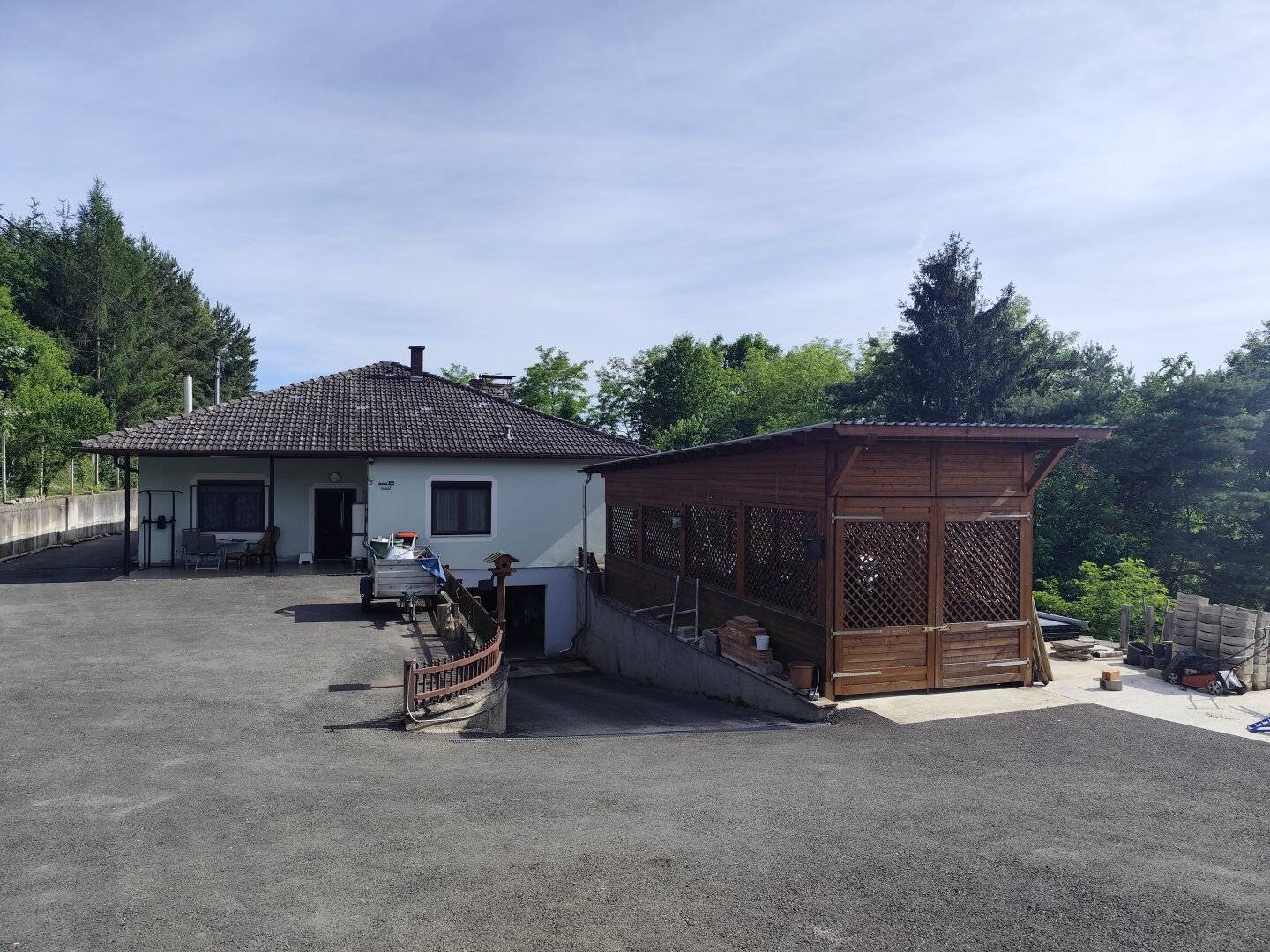 Einfamilienhaus mit Garage und Garten in ruhiger Sackgassenlage