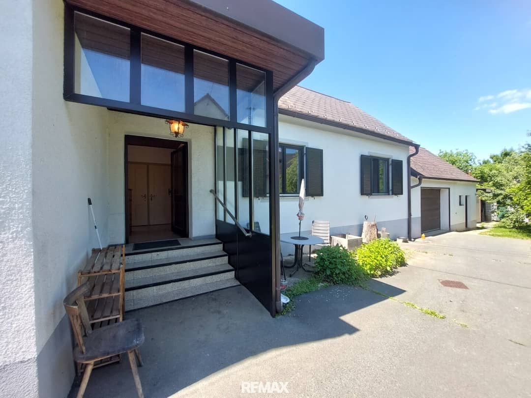 Well-Maintained Bungalow with Large Garden and Garage in Neuberg