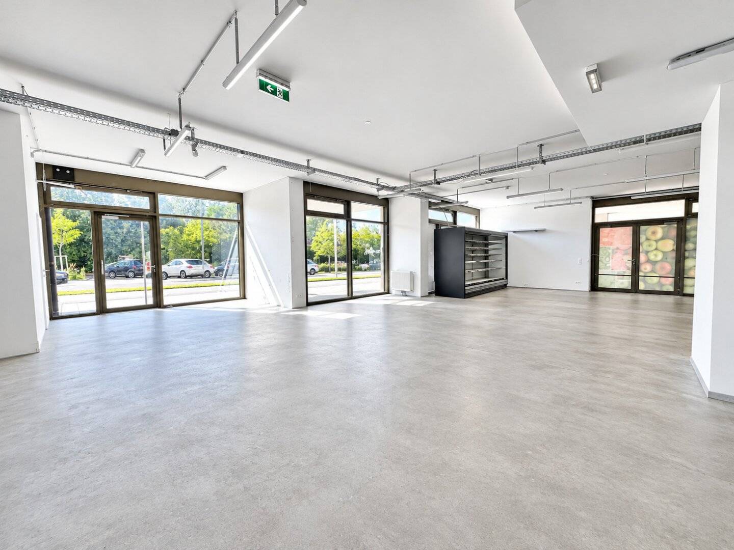 Commercial Space with Terrace at Badeteich Hirschstetten