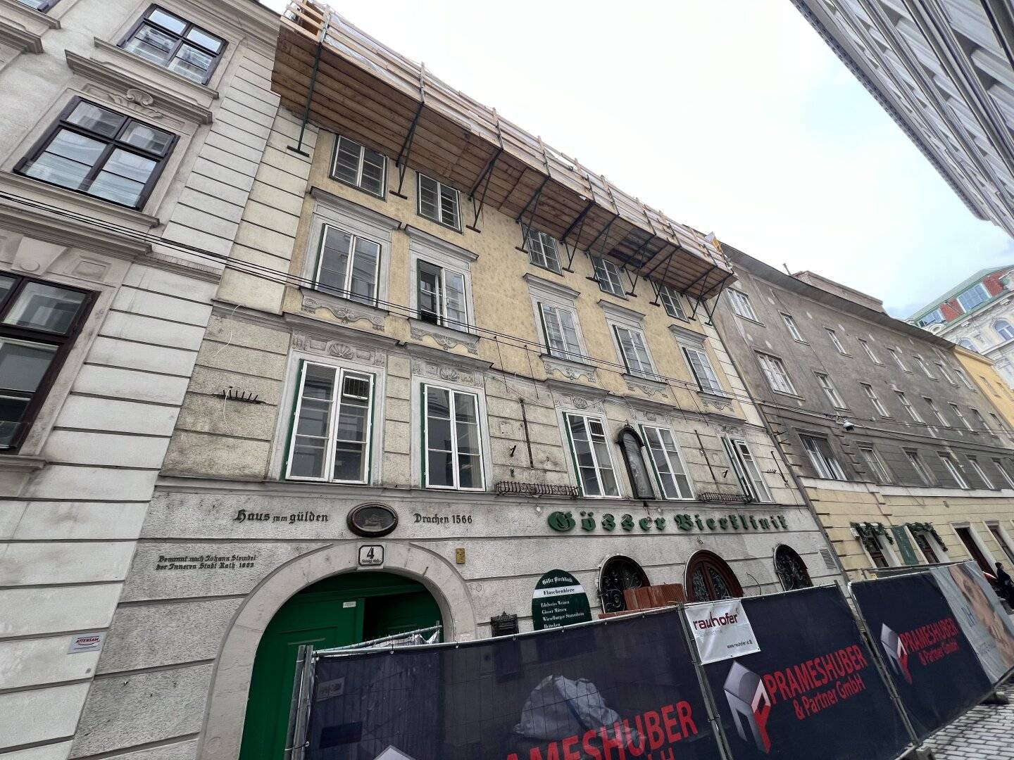 Commercial space in heritage-protected building near Graben