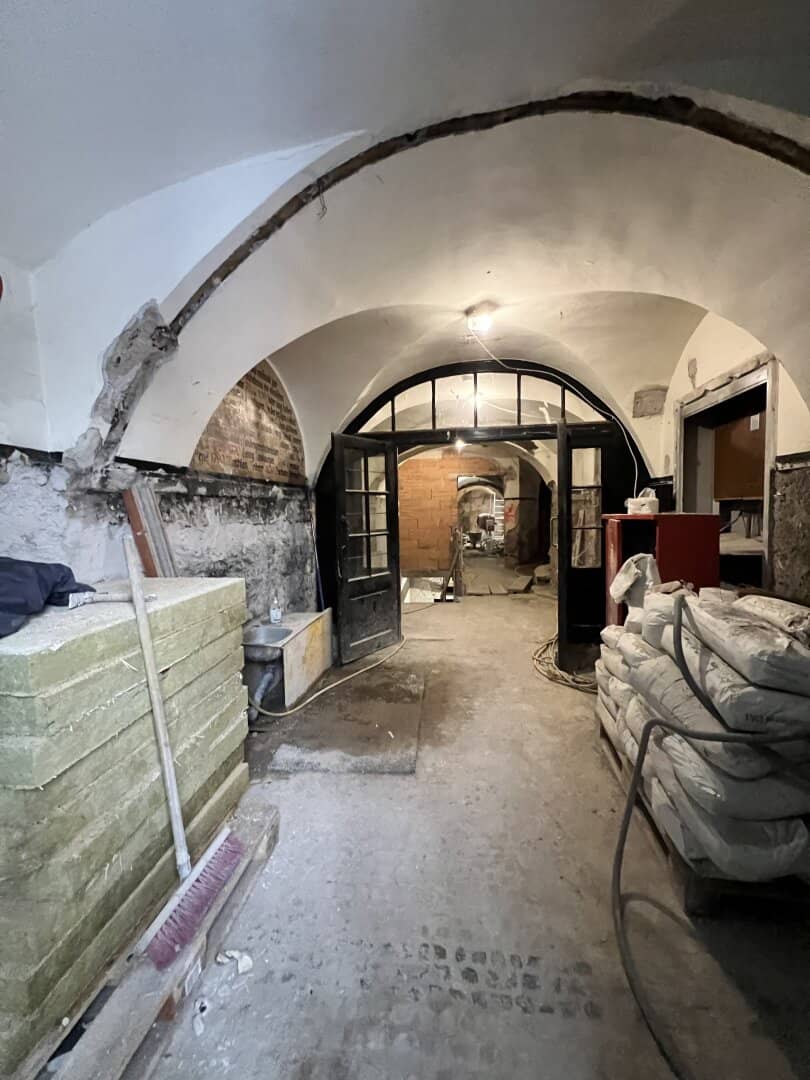 Commercial space in heritage-protected building near Graben