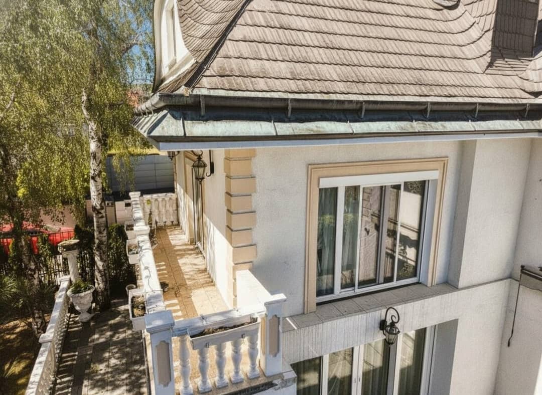 Exclusive Villa with Panoramic View and Spacious Garden