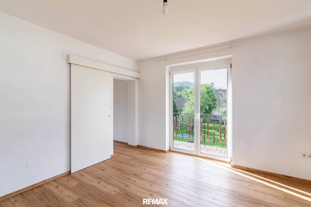 Apartment with sunny balcony and large garden