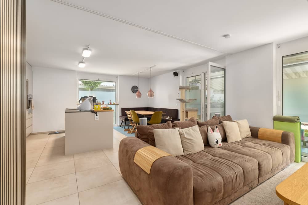 Erdgeschosswohnung mit Garten und Tiefgaragenplatz