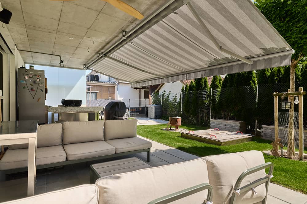 Erdgeschosswohnung mit Garten und Tiefgaragenplatz