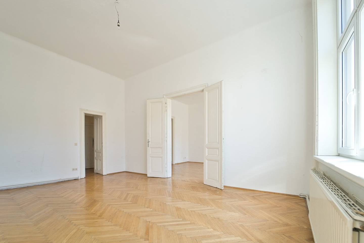 Wohnung historic charm high ceilings Westbahnhof