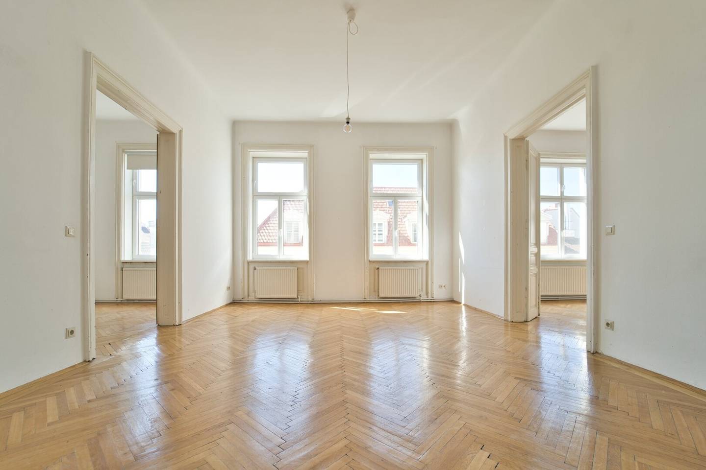 Wohnung historic charm high ceilings Westbahnhof