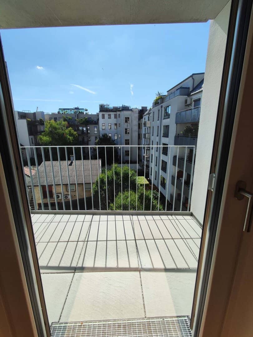 INVESTOR/OWNER OCCUPIER! FIRST OCCUPANCY 2-room apartment with balcony on 4th floor Top 2/39