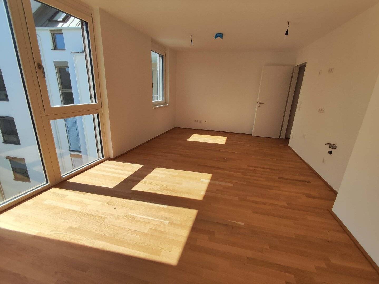 INVESTOR/OWNER OCCUPIER! FIRST OCCUPANCY 2-room apartment with balcony on 4th floor Top 2/39