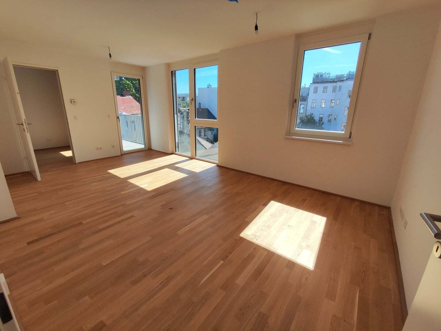 INVESTOR/OWNER OCCUPIER! FIRST OCCUPANCY 2-room apartment with balcony on 4th floor Top 2/39