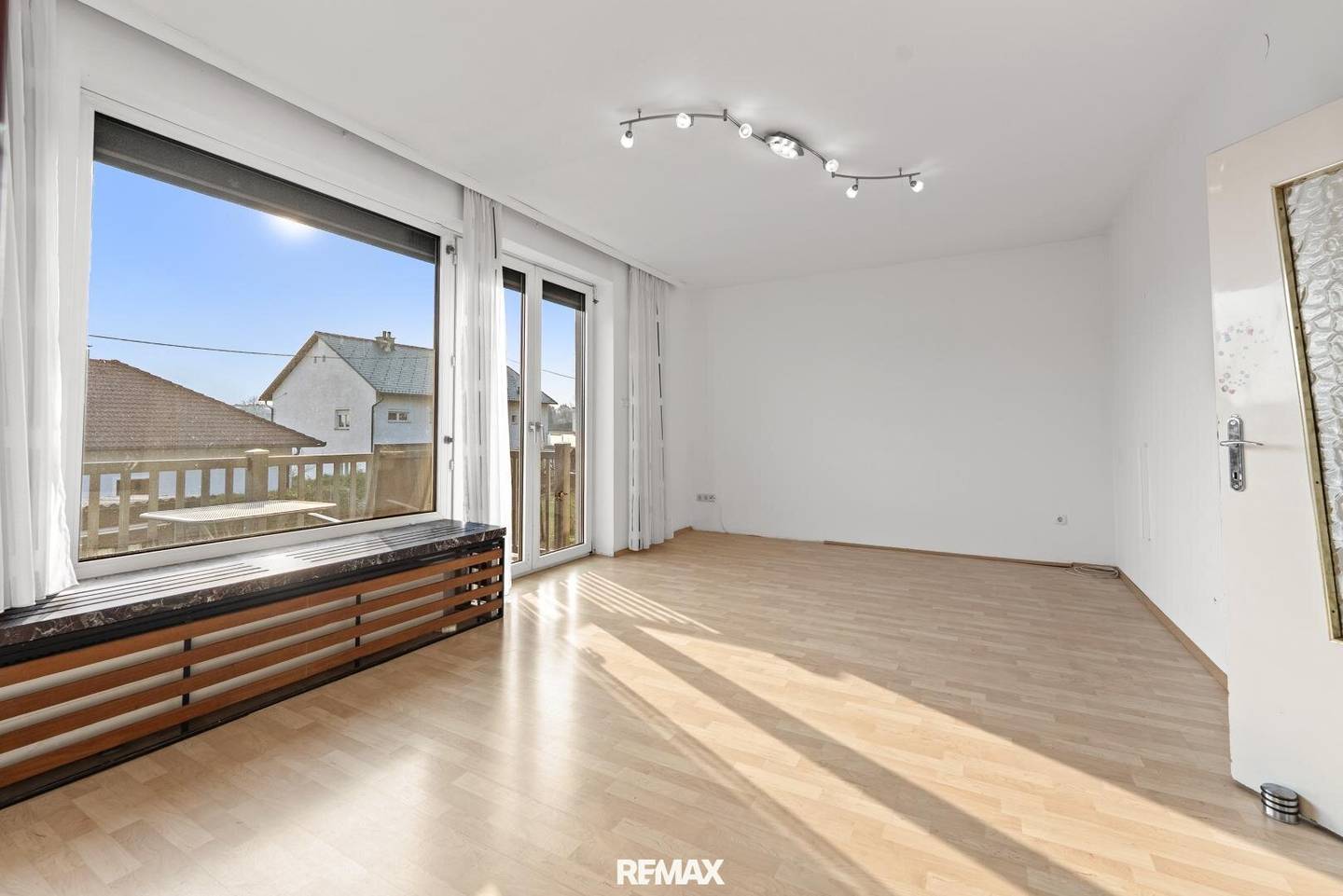 Sonniges Familienhaus mit Garten und Pool in Leonding