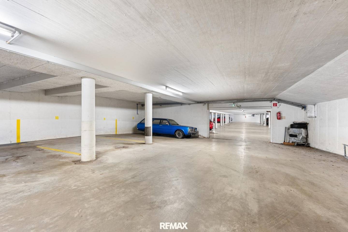 Tiefgaragenstellplatz mit elektrischem Tor in St. Magdalena
