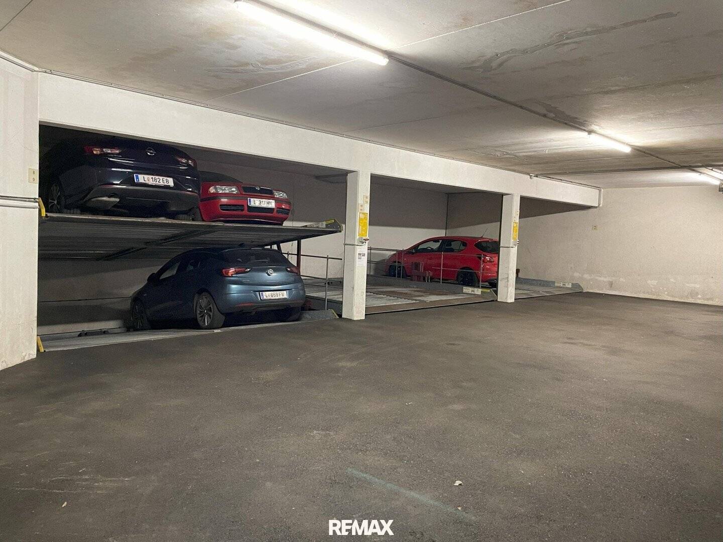 Underground parking space in central Linz