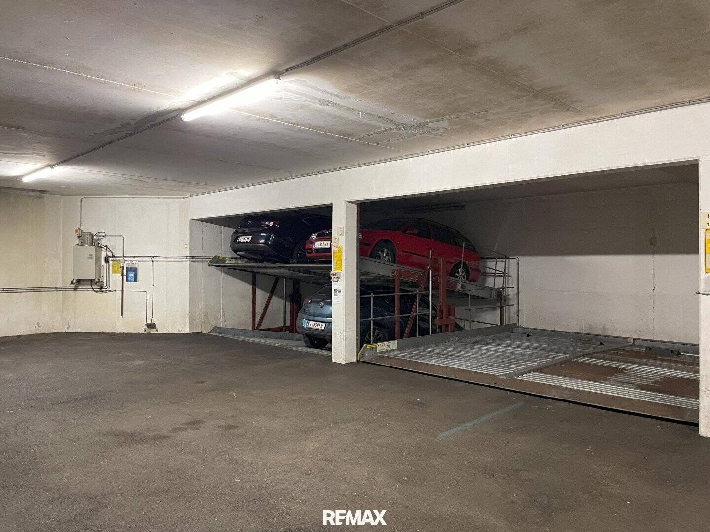 Underground parking space in central Linz