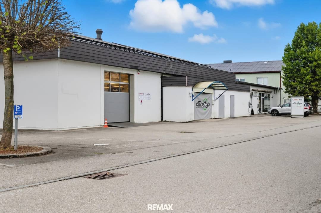 Commercial Hall with Visibility and PV System