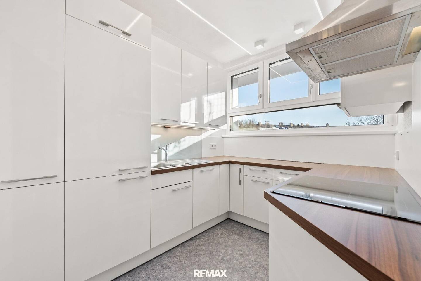 Dachgeschosswohnung mit Dachterrasse und Carport