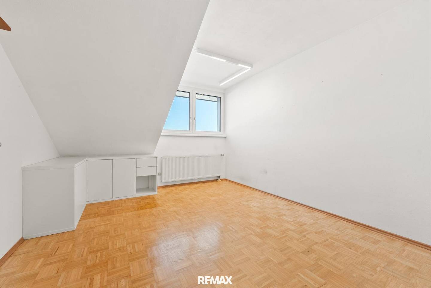 Dachgeschosswohnung mit Dachterrasse und Carport