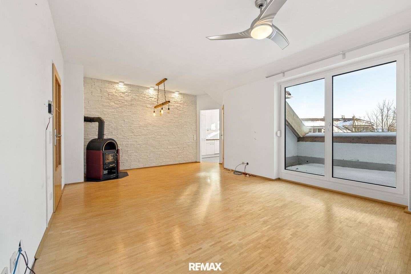 Dachgeschosswohnung mit Dachterrasse und Carport