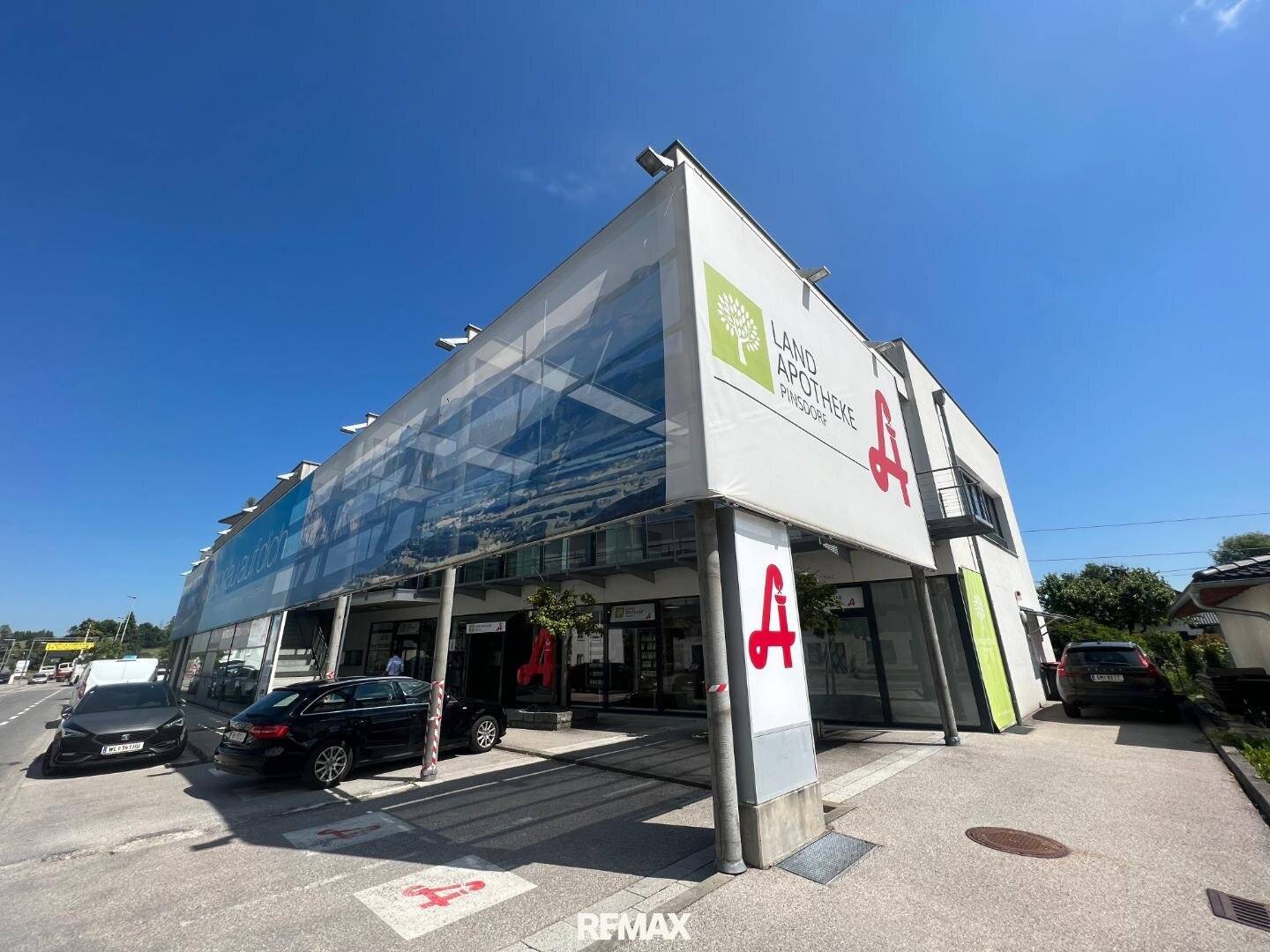 Bright Practice Room with Reception and Parking in Medical Center