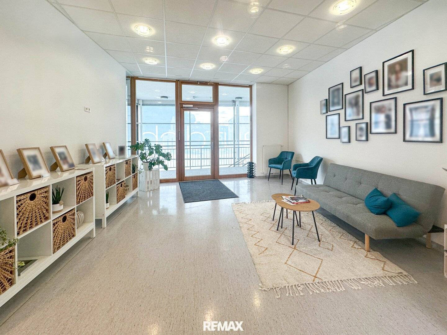 Bright Practice Room with Reception and Parking in Medical Center